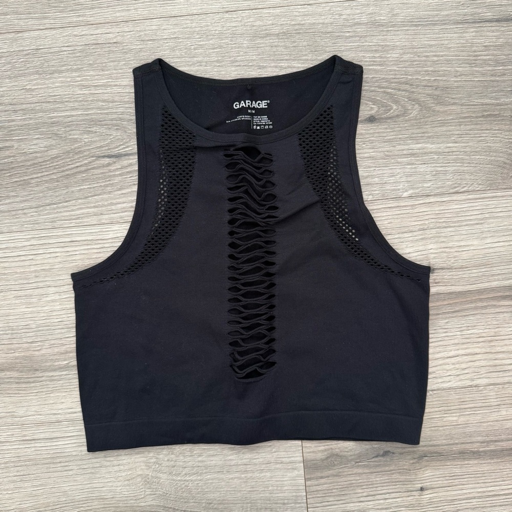 Garage seamless subtracted top black